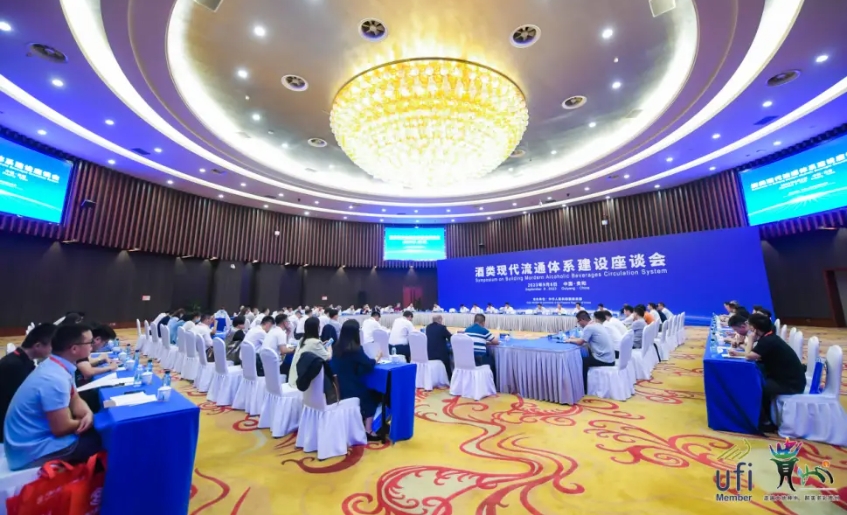 【中國網(wǎng)】雄正集團(tuán)董事長受邀參與《酒類現(xiàn)代流通體系建設(shè)座談會》,與茅臺共話未來新機遇