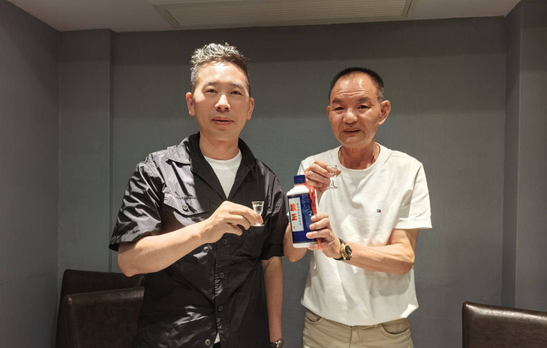 <b>雄正集團董事長張再彬帶隊考察雄正醬香酒溫州體驗館選址</b>